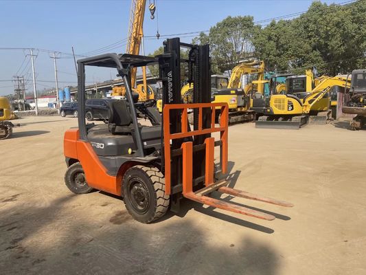 5 टन टोयोटा 7FD50 प्रयुक्त फोर्कलिफ्ट ट्रक आसान संचालन प्रयुक्त फोर्क ट्रक