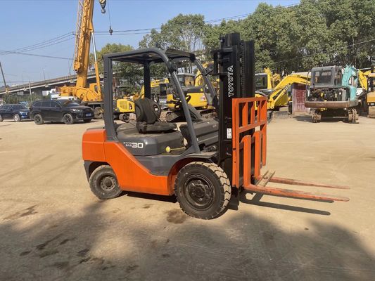 5 टन टोयोटा 7FD50 प्रयुक्त फोर्कलिफ्ट ट्रक आसान संचालन प्रयुक्त फोर्क ट्रक