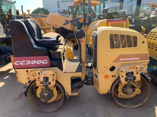 प्रयुक्त CC300G Dynapac डबल ड्रम रोलर अच्छी स्थिति स्थिर संचालन