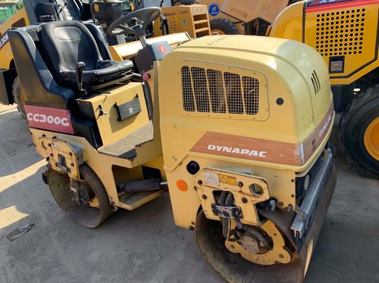 प्रयुक्त CC300G Dynapac डबल ड्रम रोलर अच्छी स्थिति स्थिर संचालन
