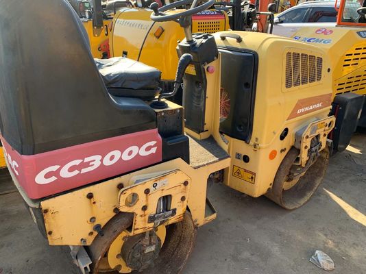 प्रयुक्त CC300G Dynapac डबल ड्रम रोलर अच्छी स्थिति स्थिर संचालन