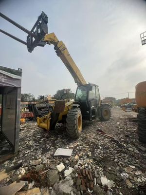 मूल रंग प्रयुक्त दूरबीन हैंडलर XCMG XT680-170 स्थिर संचालन