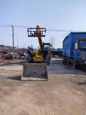 मूल रंग प्रयुक्त दूरबीन हैंडलर XCMG XT680-170 स्थिर संचालन